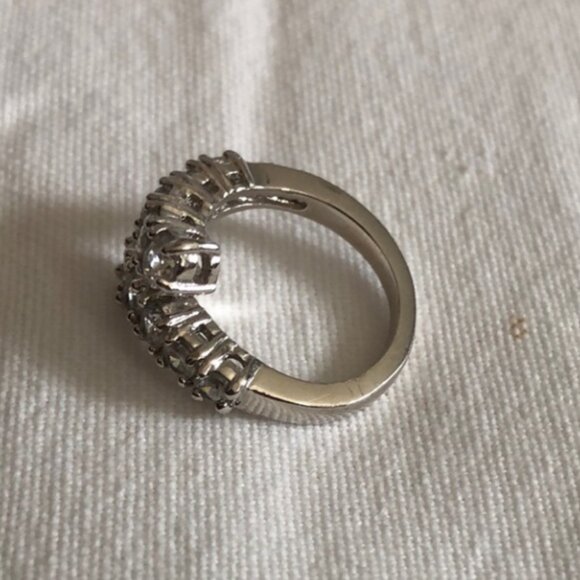 Cubic Zirconia clear stone ring - Picture 3 of 3